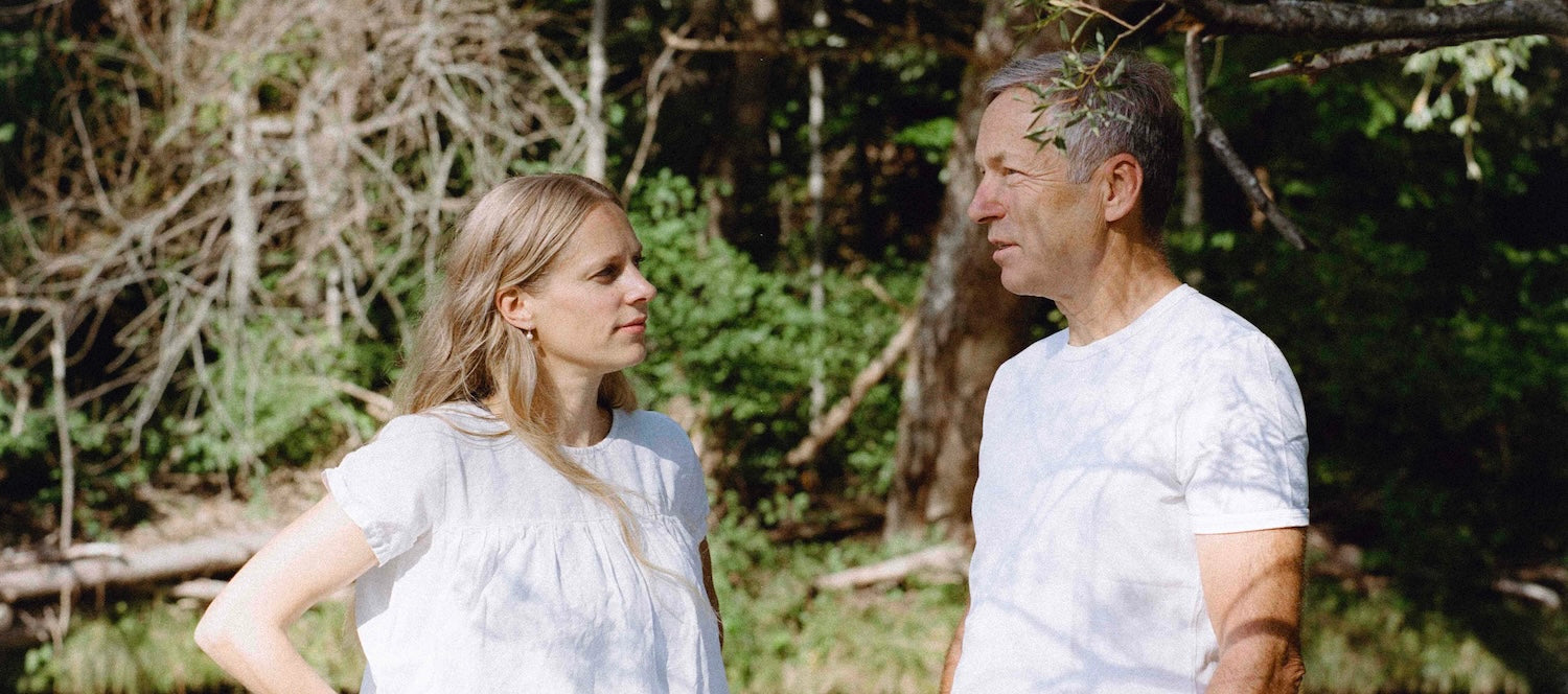 Sabine, Gründerin von Sagitta, im Gespräch mit ihrem Vater Stefan